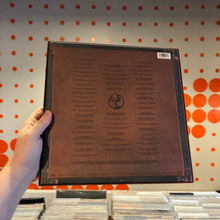 Load image into Gallery viewer, [USED] ALLMAN BROTHERS BAND - THE DEFINITIVE ALLMAN BROTHERS BAND COLLECTION (6xLP BOX SET + BOOK)
