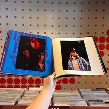 Load image into Gallery viewer, [USED] GUNS 'N' ROSES - USE YOUR ILLUSION (DLX 12xLP + BLU-RAY BOX SET)

