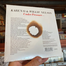 Load image into Gallery viewer, KAREN O &amp; WILLIE NELSON - UNDER PRESSURE (7&quot;)
