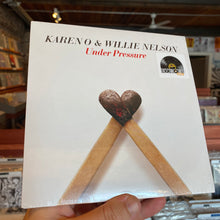 Load image into Gallery viewer, KAREN O &amp; WILLIE NELSON - UNDER PRESSURE (7&quot;)
